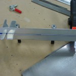 Side latch handle assembly
